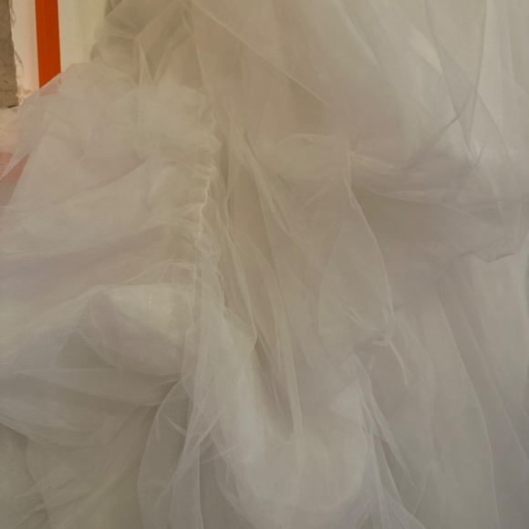 WHITE BY VERA WANG NWT SIZE 2 PLEATED SATIN TULLE ORGANZA WEDDING DRESS - Picture 6 of 16